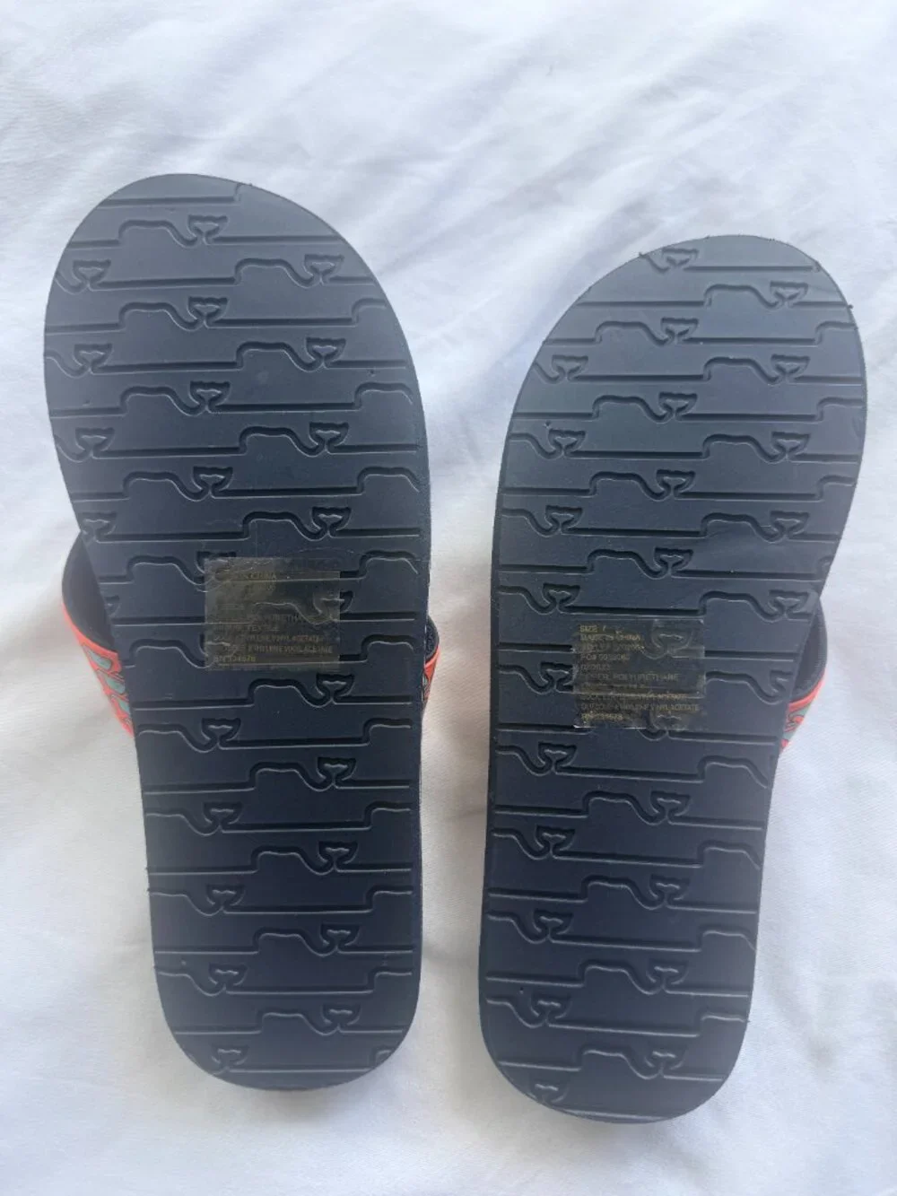Vineyard Vines Whale Print flip flops Mens's Size 7